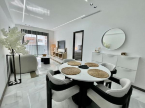 White minimalist & Stylish 2 Bedroom with Balcony